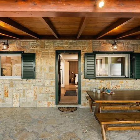 Alkiona Cozy Mountain Retreat With Stunning Views By Greece Lejlighed Kernitsa