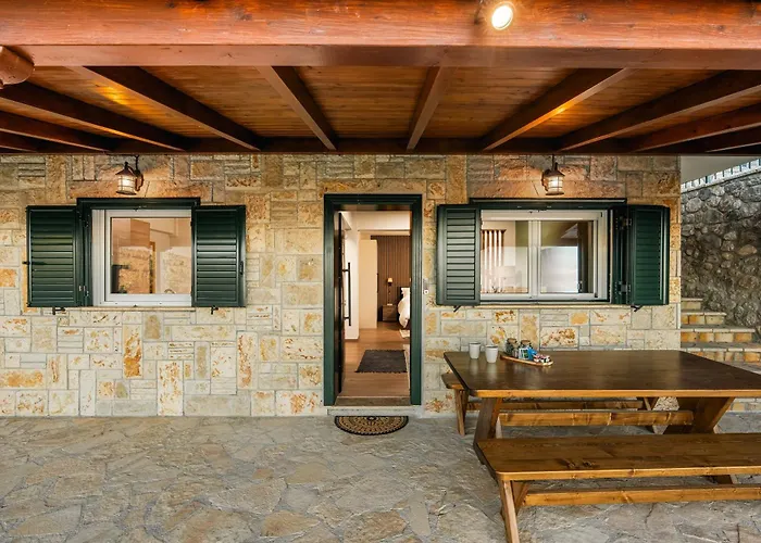 Alkiona Cozy Mountain Retreat With Stunning Views By Greece Lejlighed Kernitsa